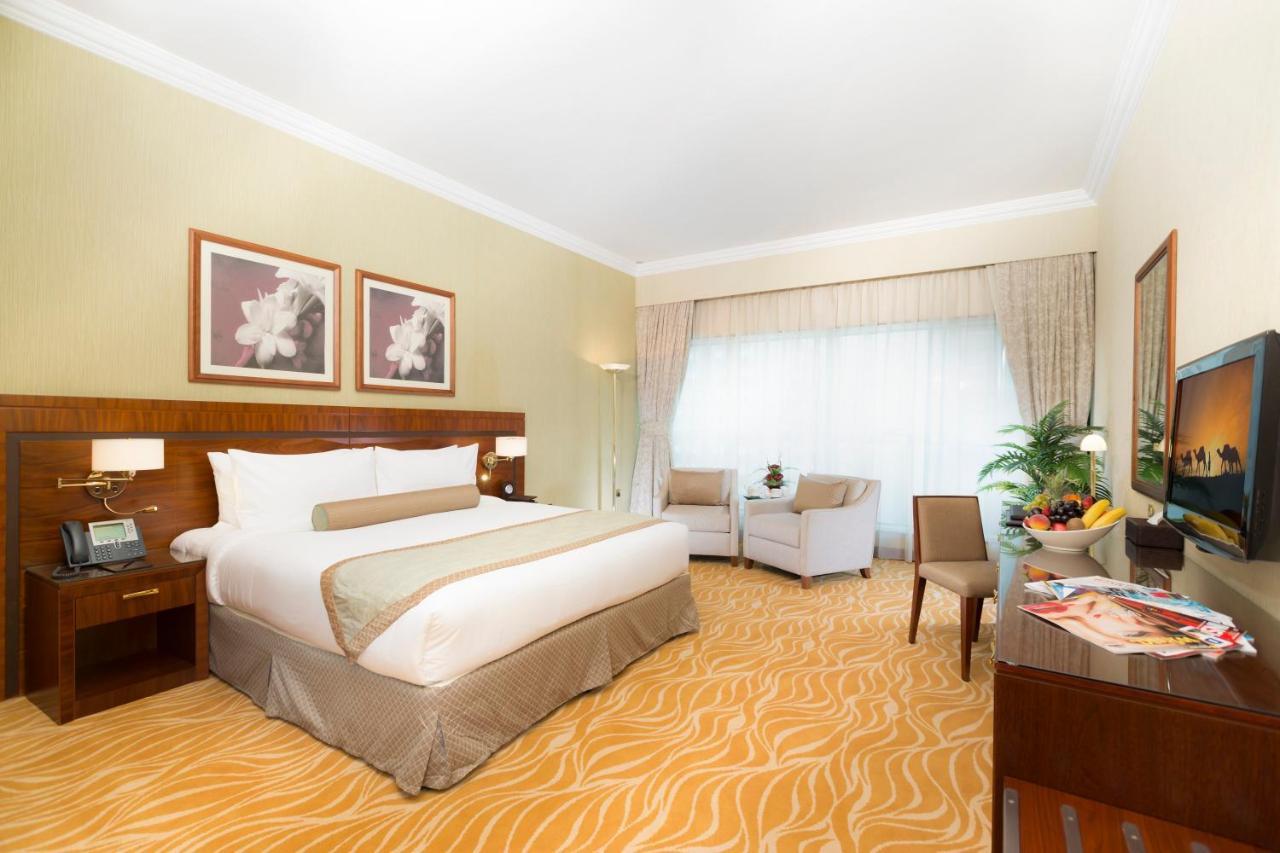 Grand Mercure Majlis Residences Abu Dhabi Exteriör bild A room at the hotel