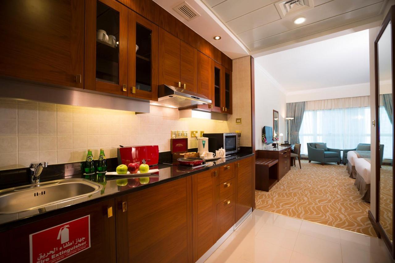 Grand Mercure Majlis Residences Abu Dhabi Exteriör bild A typical hotel kitchenette