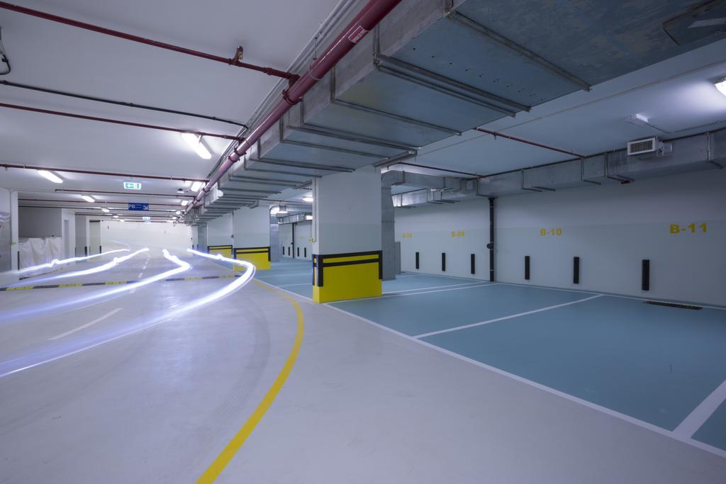 Grand Mercure Majlis Residences Abu Dhabi Exteriör bild The parking garage