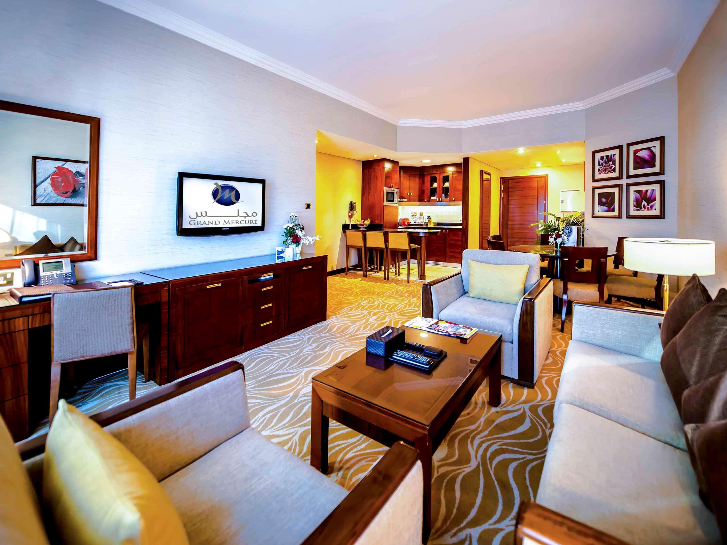 Grand Mercure Majlis Residences Abu Dhabi Exteriör bild Suite at Jumeirah Emirates Towers Hotel