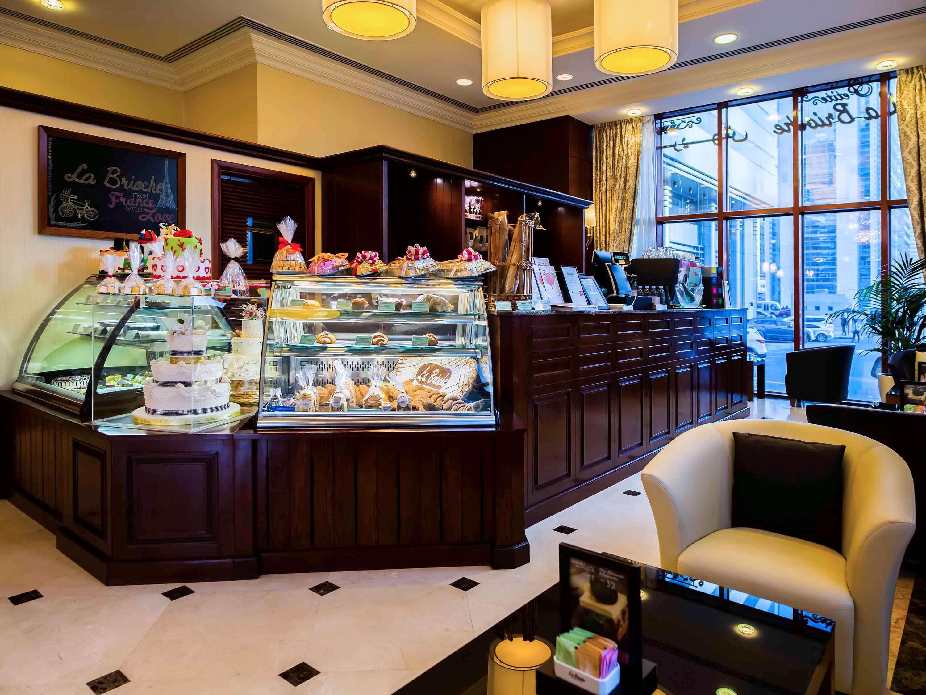 Grand Mercure Majlis Residences Abu Dhabi Exteriör bild The Café