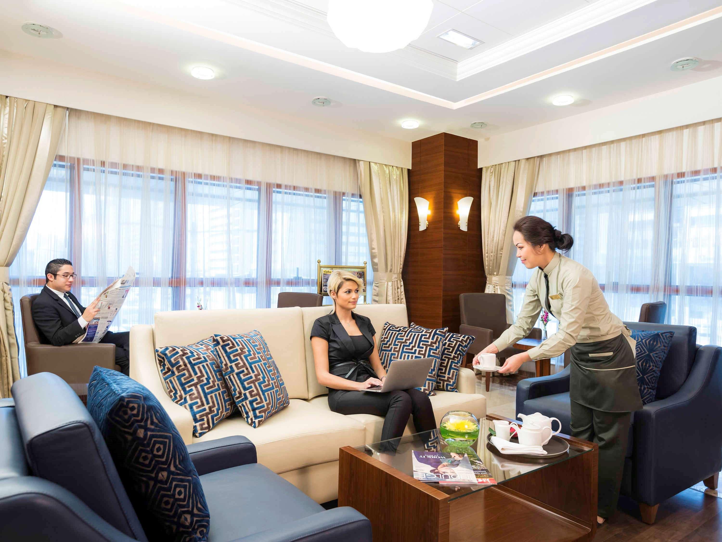 Grand Mercure Majlis Residences Abu Dhabi Exteriör bild A business lounge at the airport