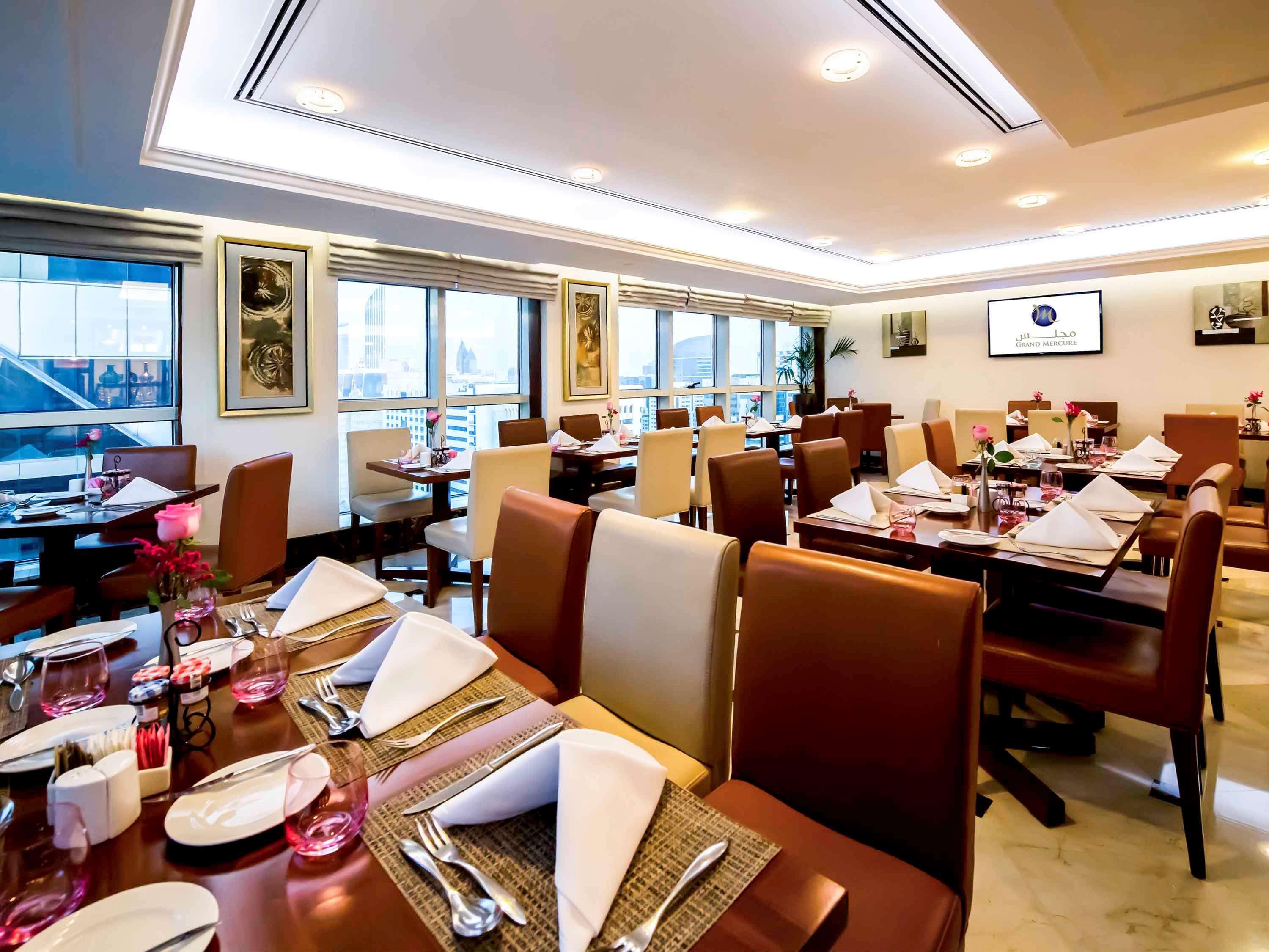 Grand Mercure Majlis Residences Abu Dhabi Exteriör bild The restaurant