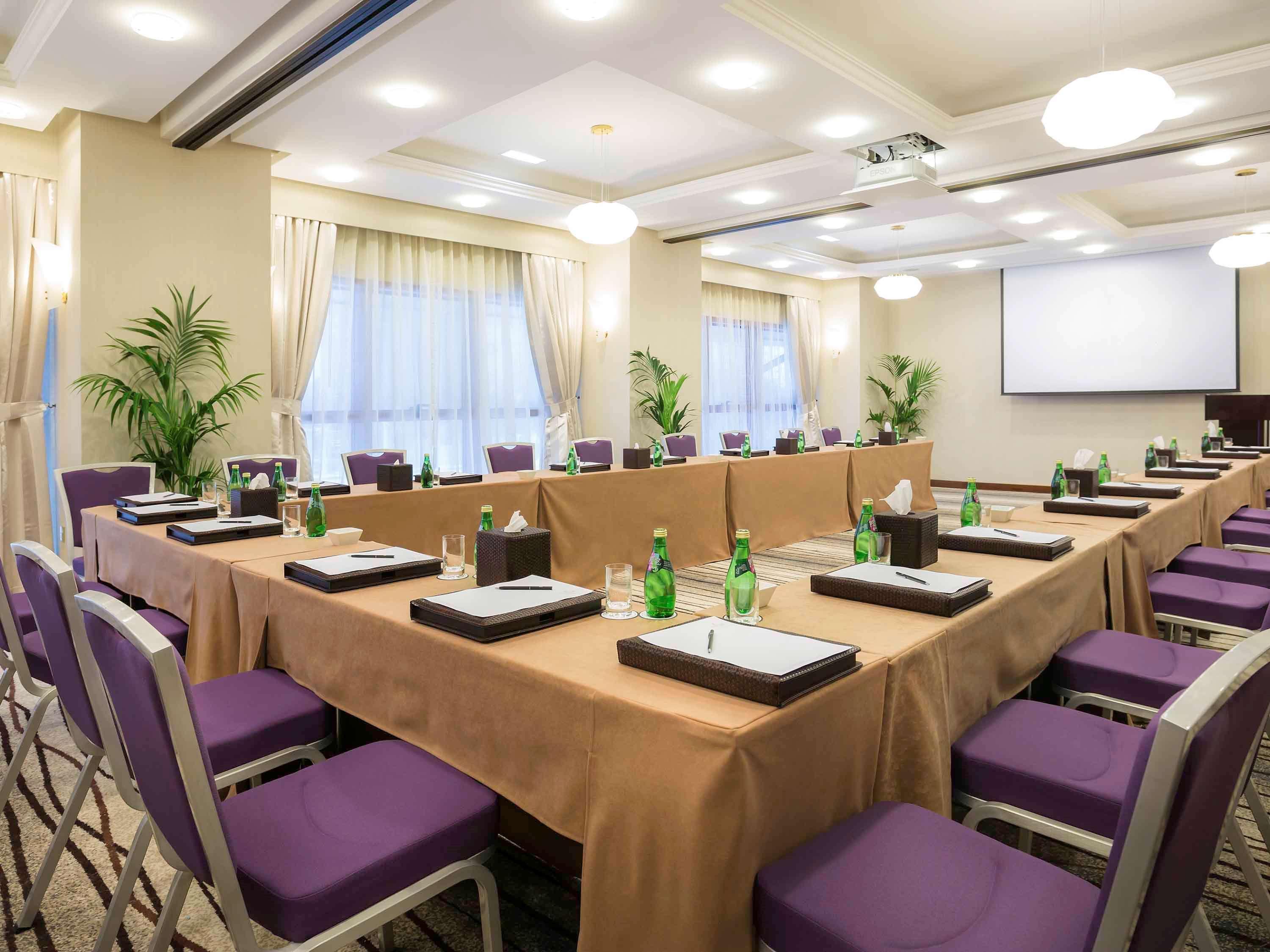 Grand Mercure Majlis Residences Abu Dhabi Exteriör bild Meeting room