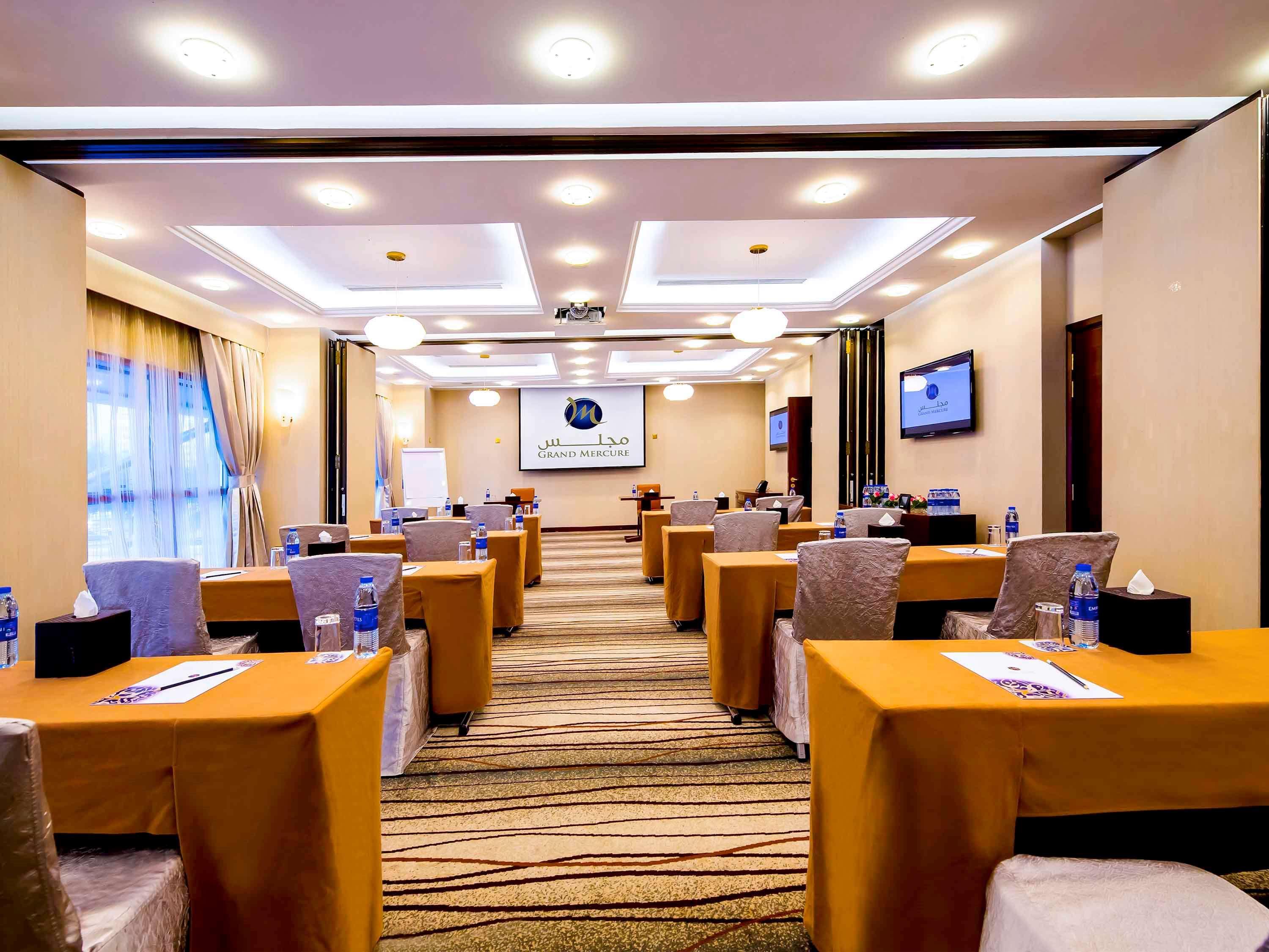 Grand Mercure Majlis Residences Abu Dhabi Exteriör bild Meeting room