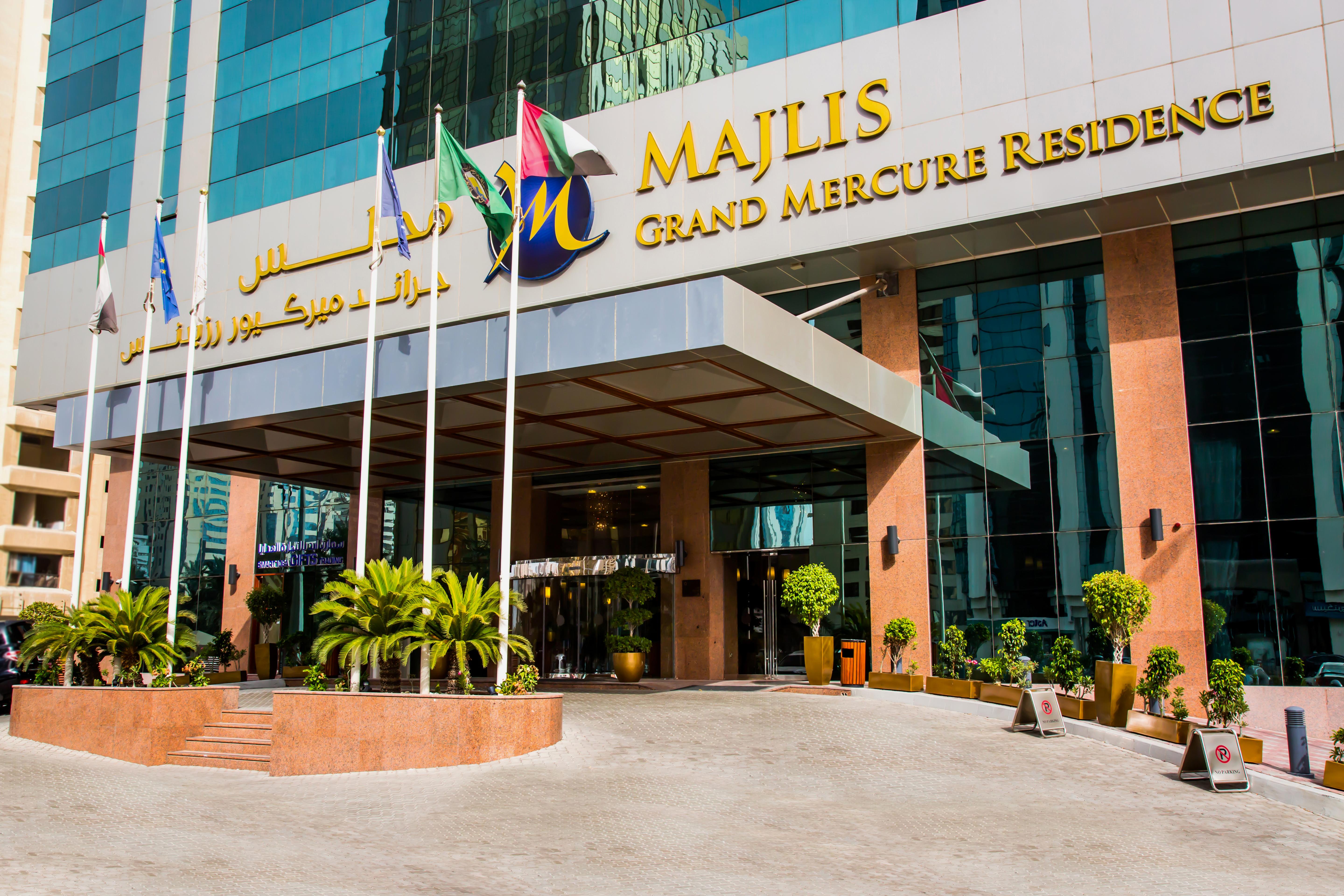 Grand Mercure Majlis Residences Abu Dhabi Exteriör bild Grand Mercure Hotel