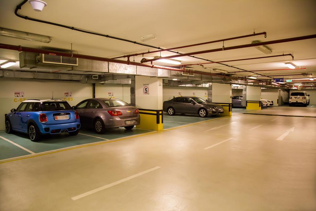 Grand Mercure Majlis Residences Abu Dhabi Exteriör bild The car park