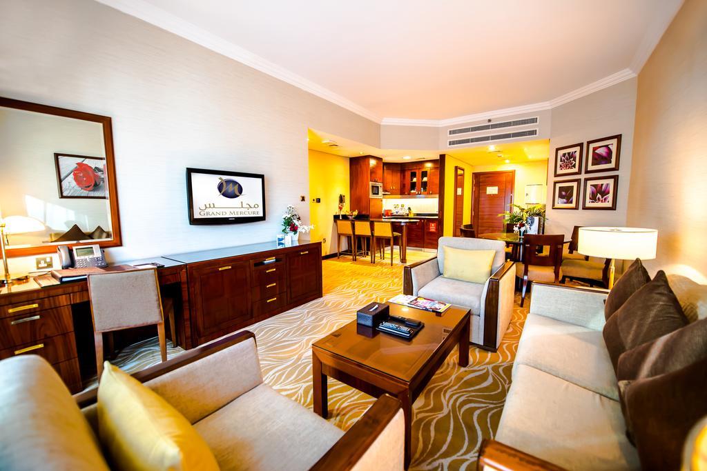 Grand Mercure Majlis Residences Abu Dhabi Exteriör bild A suite at Jumeirah Creekside