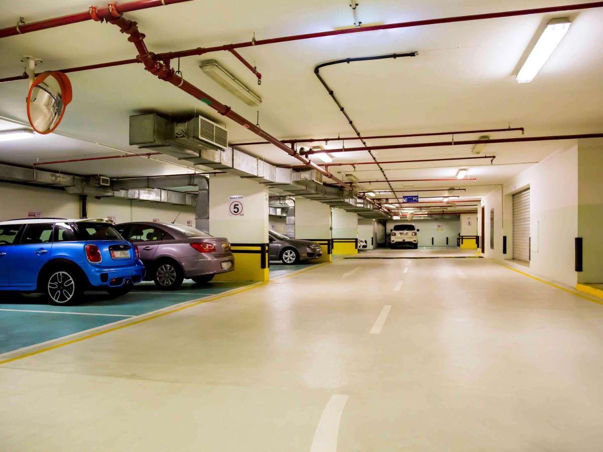 Grand Mercure Majlis Residences Abu Dhabi Exteriör bild The car park